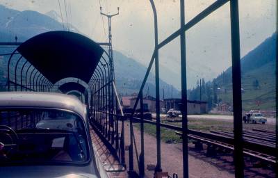 Trem que atravessa o passo de São Gottardo: Suíça
